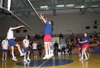 В Невинномысске завершился 7 традиционный турнир «Дружба» по волейболу среди трудовых коллективов предприятий и организаций города.